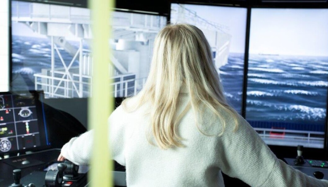 Bachelorstudenter i nautikk bruker simulatorer under eksamen for å vise sine ferdigheter. (Illustrasjonsbilde) Bachelorstudenter i nautikk bruker simulatorer under eksamen for å vise sine ferdigheter. (Illustrasjonsbilde)