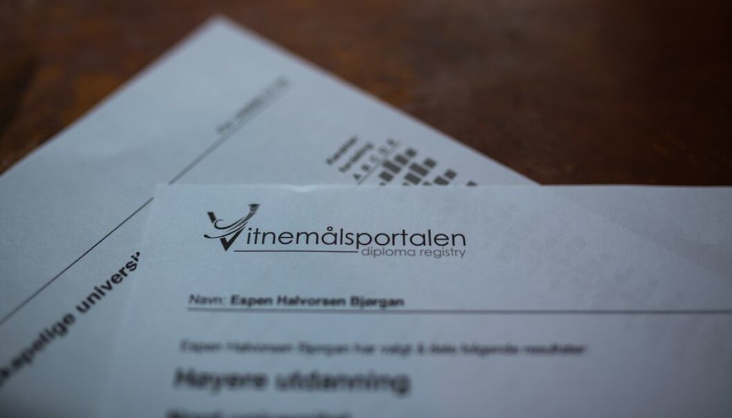 Mens Studentweb viser karakterfordeling på enkelteksamener samler Vitnemålsportalen alle eksamener i emnet siste fem år. Illustrasjonsfoto. Mens Studentweb viser karakterfordeling på enkelteksamener samler Vitnemålsportalen alle eksamener i emnet siste fem år. Illustrasjonsfoto.