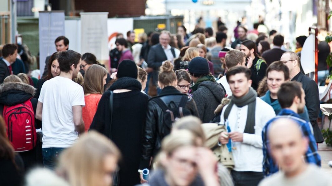 Fakultetene ved Dragvoll bruker linjeforeningene og deres nettverk i å få flere studenter til å svare på Studiebarometeret. Fakultetene ved Dragvoll bruker linjeforeningene og deres nettverk i å få flere studenter til å svare på Studiebarometeret.