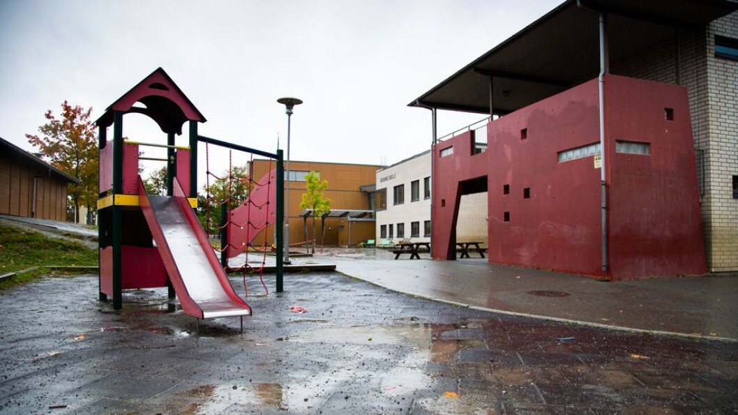 – Nå er smitteøkningen her, men vi er ikke stand til å gjennomføre noen studie på skolestenging, blant annet på grunn av kravet om individuelt samtykke, sier Atle Fretheim i Folkehelseinstituttet. – Nå er smitteøkningen her, men vi er ikke stand til å gjennomføre noen studie på skolestenging, blant annet på grunn av kravet om individuelt samtykke, sier Atle Fretheim i Folkehelseinstituttet.