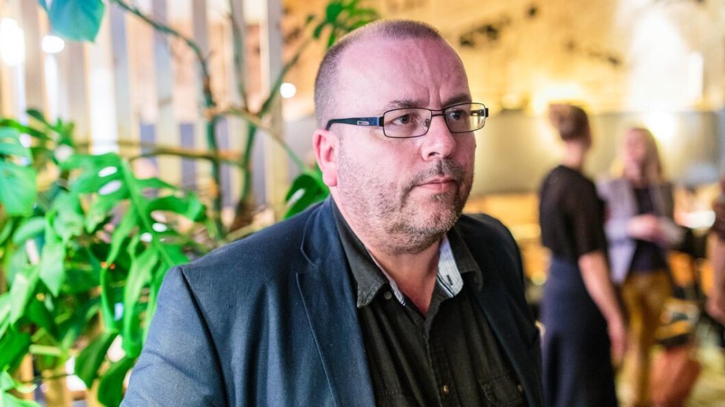 Den radikale fortellingen bruker krisen til å argumentere for at det ikke er noen grunn til å evaluere studentprestasjoner ved hjelp av skoleeksamen i noe fall. Den radikale fortellingen bruker krisen til å argumentere for at det ikke er noen grunn til å evaluere studentprestasjoner ved hjelp av skoleeksamen i noe fall.