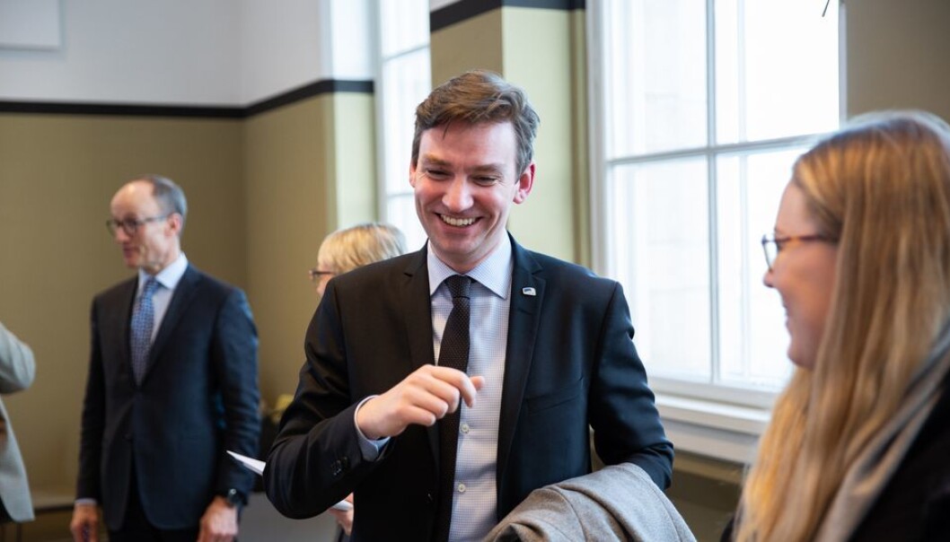 Onsdag kveld skal Kunnskapsdepartementet og fagstatsråd Henrik Asheim ha sendt brev til NTNU om at postdoktorer skal behandles på lik linje med stipendiater når det gjelder eventuell forlengelse. Onsdag kveld skal Kunnskapsdepartementet og fagstatsråd Henrik Asheim ha sendt brev til NTNU om at postdoktorer skal behandles på lik linje med stipendiater når det gjelder eventuell forlengelse.