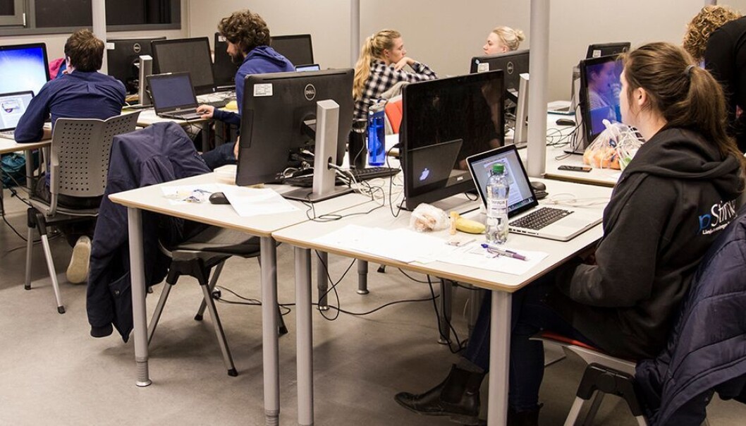 En del studenter vil i dette semesteret ha eksamen på campus med tilsyn. Arkivbilde. En del studenter vil i dette semesteret ha eksamen på campus med tilsyn. Arkivbilde.
