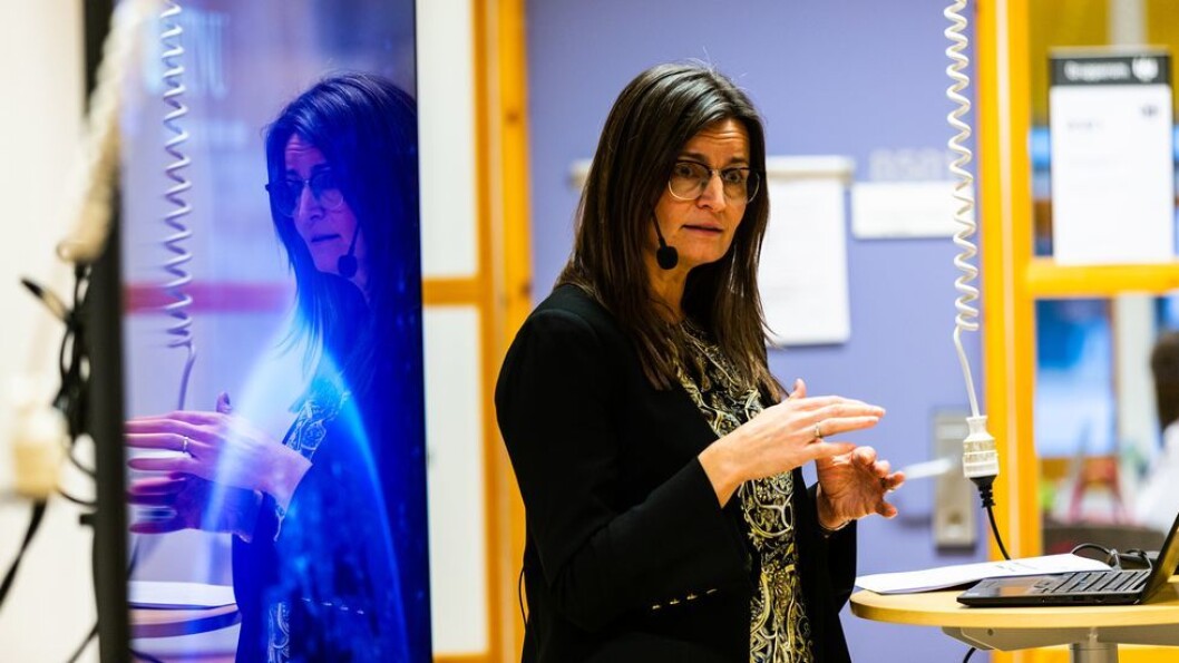 Merete Kvidal, her avbildet under et frokostmøte om campusprosjektet på Dragvoll, forteller at NTNU har jobbet for å få økt antallet kvadratmeter per ansatt uten å lykkes. Merete Kvidal, her avbildet under et frokostmøte om campusprosjektet på Dragvoll, forteller at NTNU har jobbet for å få økt antallet kvadratmeter per ansatt uten å lykkes.