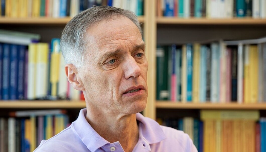 NTNU-professor, og tidligere styremedlem ved NTNU, Helge Holden er kritisk til den manglende åpenheten rundt arbeidet i Sentral beredskapsledelse. NTNU-professor, og tidligere styremedlem ved NTNU, Helge Holden er kritisk til den manglende åpenheten rundt arbeidet i Sentral beredskapsledelse.