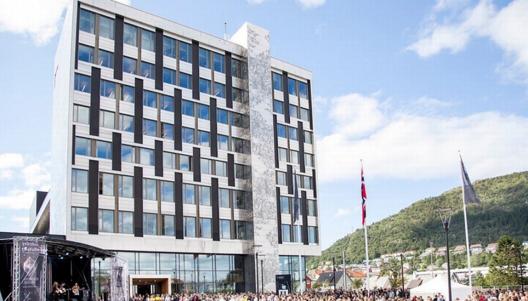 Per åttende september er 36 personer ved Høgskulen på Vestlandet (bildet) smittet, 134 ved Norges Handelshøyskole, 38 ved Universitetet i Bergen og 11 ved Handelshøyskolen BI. Per åttende september er 36 personer ved Høgskulen på Vestlandet (bildet) smittet, 134 ved Norges Handelshøyskole, 38 ved Universitetet i Bergen og 11 ved Handelshøyskolen BI.