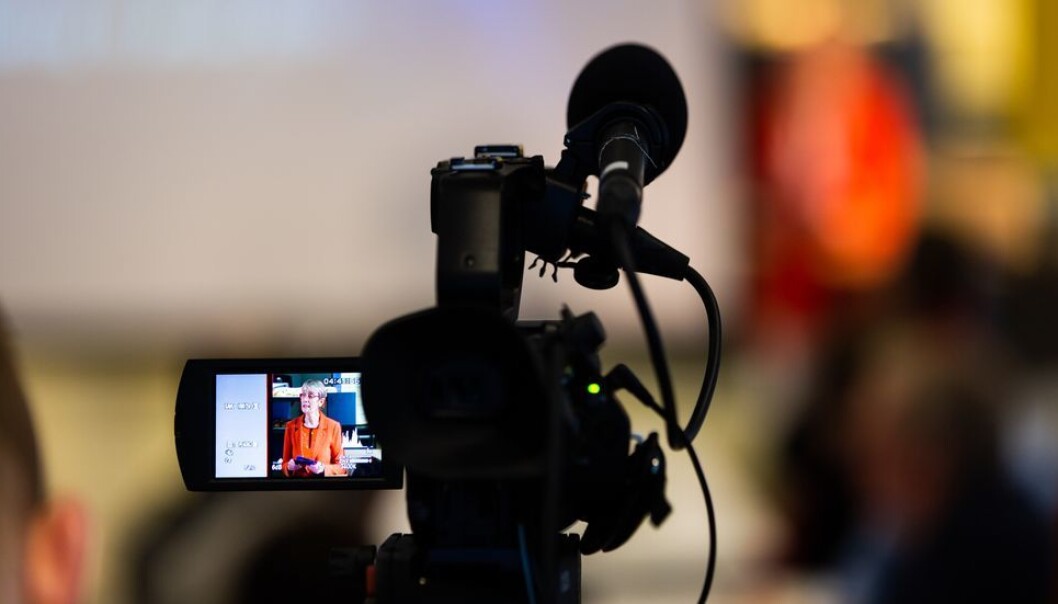 Videoforelesning som hovedregel? Ingen god ide, mener innleggsforfatterne. (Illustrasjonsfoto. Personen på bildet har i utgangspunktet ingenting med saken å gjøre). Videoforelesning som hovedregel? Ingen god ide, mener innleggsforfatterne. (Illustrasjonsfoto. Personen på bildet har i utgangspunktet ingenting med saken å gjøre).