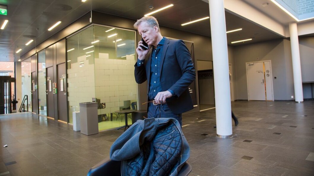 Rektor Curt Rice ved Oslomet ønsker ikke å bli husket som rektoren som la ned fakultetene. - Jeg synes det er vanskelig å forestille meg at jeg skal bruke masse krefter på å endre strukturer. Da er jeg mer interessert i innhold og utdanningsprogrammer, og det klarer jeg å gjøre noe med med den strukturen jeg har selv om den ikke er optimal, sier han. Rektor Curt Rice ved Oslomet ønsker ikke å bli husket som rektoren som la ned fakultetene. - Jeg synes det er vanskelig å forestille meg at jeg skal bruke masse krefter på å endre strukturer. Da er jeg mer interessert i innhold og utdanningsprogrammer, og det klarer jeg å gjøre noe med med den strukturen jeg har selv om den ikke er optimal, sier han.