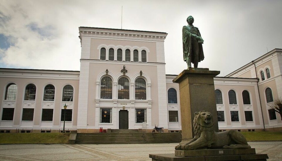 En professor ved universitetet er tiltalt for grovt bedrageri. Bildet viser Museumsbygningen ved Universitet i Bergen.