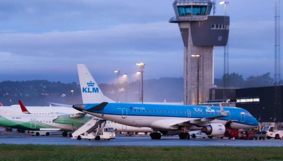 KLM takker NTNU for at man skalerer opp på Trondheim lufthavn. Rektor Anne Borg kan styre sin begeistring.