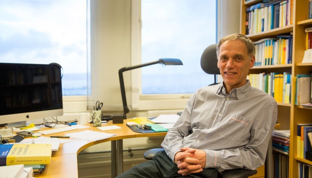 Helge Holden er professor ved Institutt for matematiske fag ved NTNU. Han er dessuten gjesteskribent i Universitetsavisa, og har nå rundet 20 gjestekommentarer. Deriblant årets mest leste. Helge Holden er professor ved Institutt for matematiske fag ved NTNU. Han er dessuten gjesteskribent i Universitetsavisa, og har nå rundet 20 gjestekommentarer. Deriblant årets mest leste.