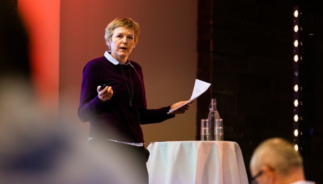Prorektor Marit Reitan oppfordrer studenter og ansatte til å holde avstand og å bruke munnbind. Prorektor Marit Reitan oppfordrer studenter og ansatte til å holde avstand og å bruke munnbind.