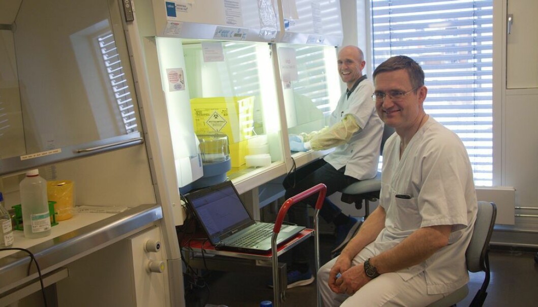 Forskerne har vært i full sving med å utvikle den nye metoden for testing av koronaviruset den siste uka. Lars Hagen og Per Arne Aas er blant dem som har vært sentrale i prosjektet.