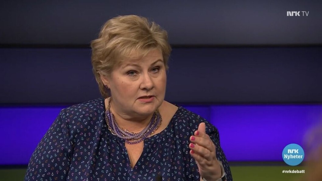 Erna Solberg i NRKs Debatten i det hun forklarer for Camilla Stoltenberg at hun også kan lese en vitenskapelig rapport - og at hun ved denne anledningen oppfattet at hun leser den best. Erna Solberg i NRKs Debatten i det hun forklarer for Camilla Stoltenberg at hun også kan lese en vitenskapelig rapport - og at hun ved denne anledningen oppfattet at hun leser den best.
