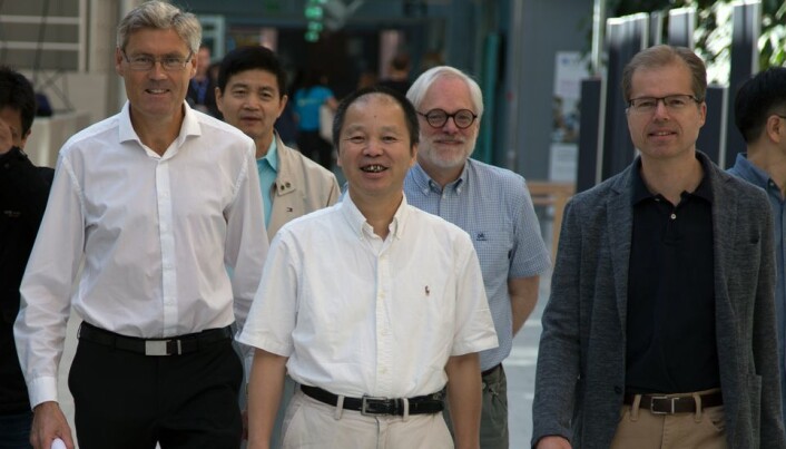 Kick off. Fra venstre Asle Sudbø, Hai-Qing Lin, Alex Hansen og Arne Brataas (sistnevnte leder for Quspin) under fagseminaret på NTNU. Kick off. Fra venstre Asle Sudbø, Hai-Qing Lin, Alex Hansen og Arne Brataas (sistnevnte leder for Quspin) under fagseminaret på NTNU.
