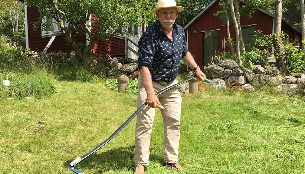 - Jeg håper det blir en diskusjon om hvordan vi skal forholde oss til bioproduksjon og hvor grensa skal gå for handel med levende dyr og dyreprodukter. EU-systemet er basert på intens handel med levende dyr, sier professor Eystein Skjerve. - Jeg håper det blir en diskusjon om hvordan vi skal forholde oss til bioproduksjon og hvor grensa skal gå for handel med levende dyr og dyreprodukter. EU-systemet er basert på intens handel med levende dyr, sier professor Eystein Skjerve.