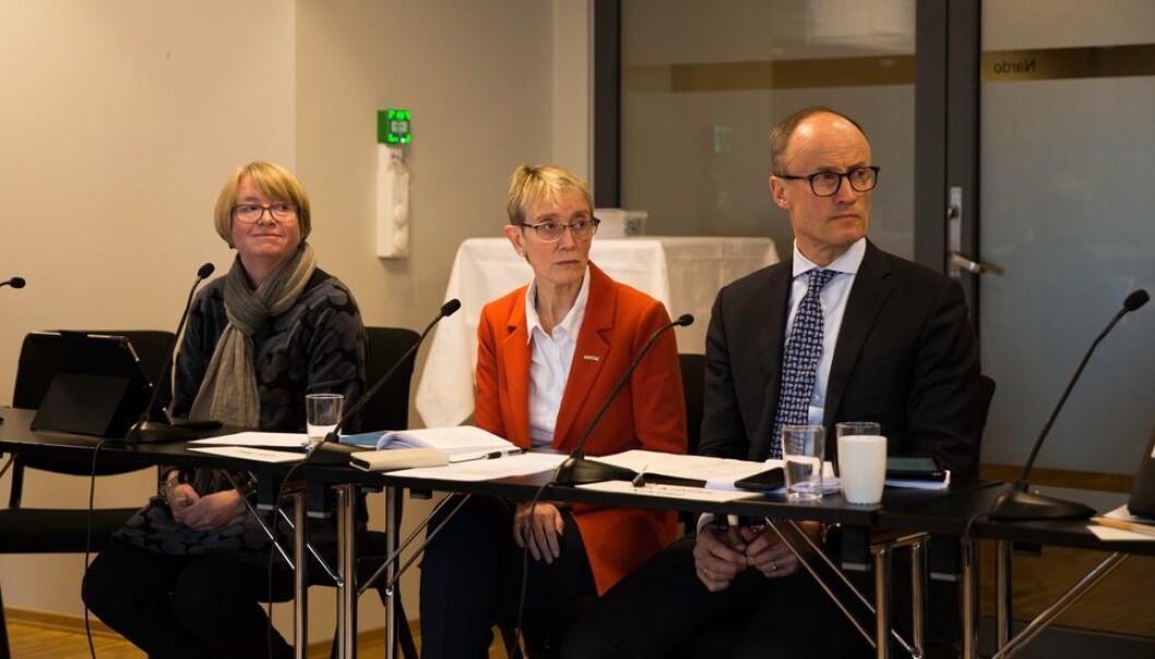 NTNU-rektor Anne Borg var flankert av daværende konstituert prorektor for utdanning Berit Kjeldstad og styreleder Nils Kristian Nakstad under det til nå siste fysiske møtet i NTNU-styret, 12. mars 2020. Under møtet fikk rektor fullmakt av styret til å innføre den midlertidige forskriften som gjorde at Sentral beredskapsledelse samme dag kunne stenge NTNU. NTNU-rektor Anne Borg var flankert av daværende konstituert prorektor for utdanning Berit Kjeldstad og styreleder Nils Kristian Nakstad under det til nå siste fysiske møtet i NTNU-styret, 12. mars 2020. Under møtet fikk rektor fullmakt av styret til å innføre den midlertidige forskriften som gjorde at Sentral beredskapsledelse samme dag kunne stenge NTNU.