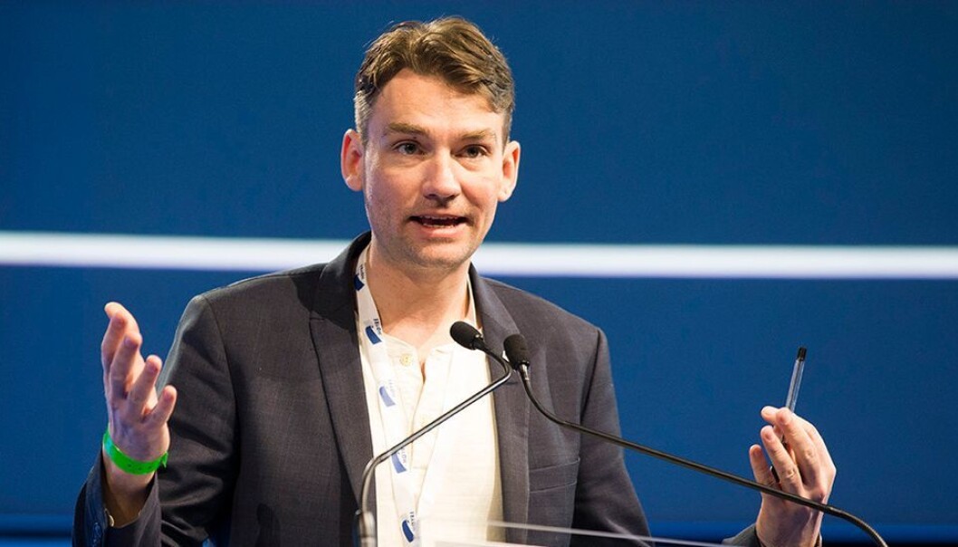 Forsknings- og høyere utdanningsminister Henrik Asheim og Regjeringen med mer penger til studentene, etter krav fra opposisjonen. Forsknings- og høyere utdanningsminister Henrik Asheim og Regjeringen med mer penger til studentene, etter krav fra opposisjonen.