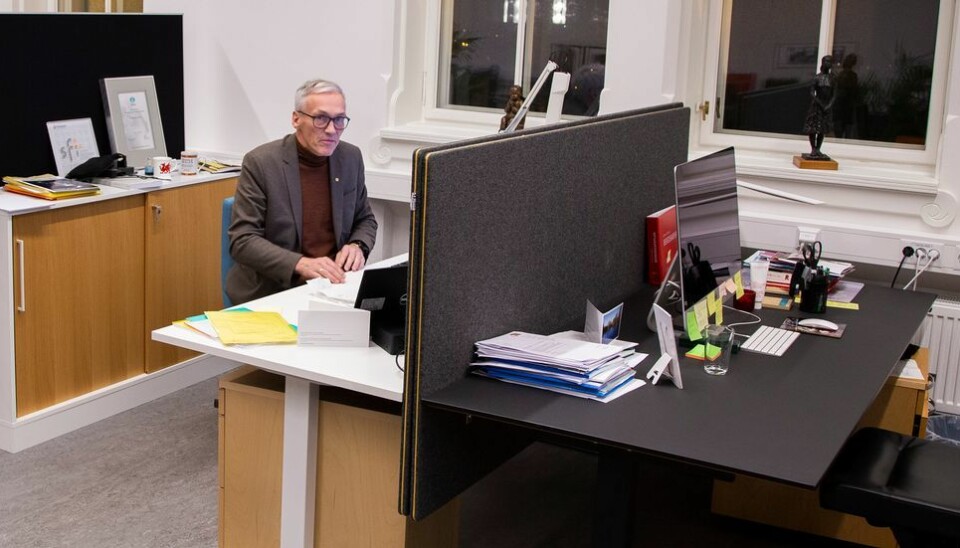 Bjarne Foss på sin kontorplass.