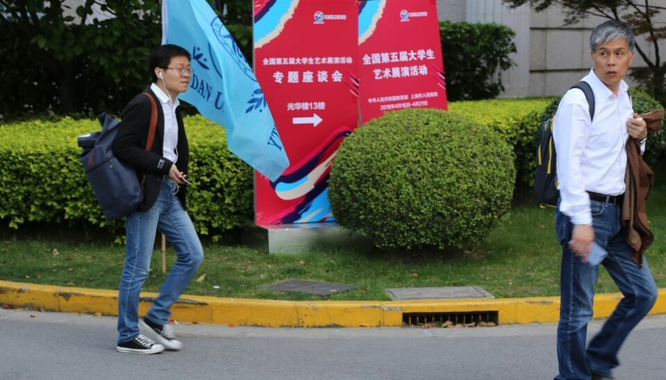 Studenter ved Fudan-universitetet i Shanghai på vei til forelesning: UiO har oppretta eit såkalla Fudan-europeisk senter for kinastudier. Henrik Asheim forsvarer tiltaket.