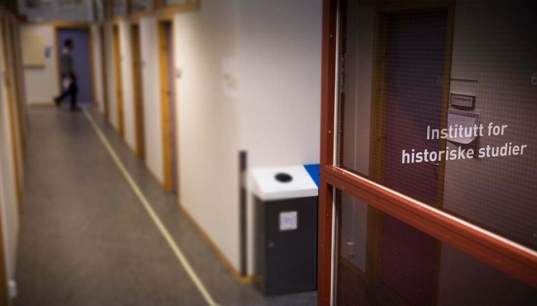 «Vi hilser på hverandre, men snakker ikke sammen», sier en vi har snakket med om miljøet ved Institutt for historiske studier. «Vi hilser på hverandre, men snakker ikke sammen», sier en vi har snakket med om miljøet ved Institutt for historiske studier.