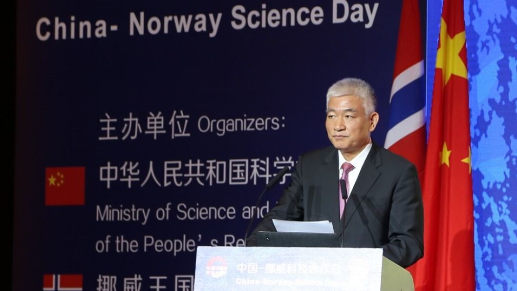 Wang Zhigang, Kinas minister for vitenskap og teknologi, holdt åpningsforedraget da norske universitetsledere ble tatt i mot i Kina i april. Wangs regjeringskollega, utdanningsminister Yuan Guiren, listet for noen år siden opp for kinesiske universitetslærere hva de får lov til å undervise om - og hva som er forbudt. Wang Zhigang, Kinas minister for vitenskap og teknologi, holdt åpningsforedraget da norske universitetsledere ble tatt i mot i Kina i april. Wangs regjeringskollega, utdanningsminister Yuan Guiren, listet for noen år siden opp for kinesiske universitetslærere hva de får lov til å undervise om - og hva som er forbudt.