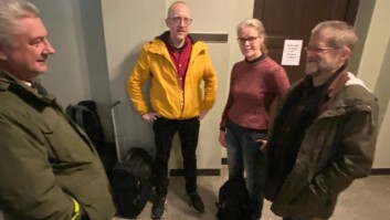 Birgitta Wentzel og Ingar Kaldal (til høyre) mens de venter på gangen under styremøtet hvor det ble besluttet å splitte instituttet deres. Til venstre Rune Hansen og Øyvind Thomassen. Birgitta Wentzel og Ingar Kaldal (til høyre) mens de venter på gangen under styremøtet hvor det ble besluttet å splitte instituttet deres. Til venstre Rune Hansen og Øyvind Thomassen.