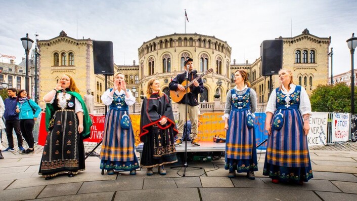 Folkeaksjonen for høyere utdanning på Helgeland med markering utenfor Stortinget. Folkeaksjonen for høyere utdanning på Helgeland med markering utenfor Stortinget.
