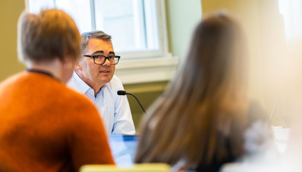 Styreleder med tøff kritikk: - Man har ikke brakt inn de nødvendige ressurser tidlig nok, det har gått for seint, dette førte til at partene havnet enda lenger fra hverandre, polariseringen har blitt enda større og løsningen ligger enda lenger fram i tid. Styreleder med tøff kritikk: - Man har ikke brakt inn de nødvendige ressurser tidlig nok, det har gått for seint, dette førte til at partene havnet enda lenger fra hverandre, polariseringen har blitt enda større og løsningen ligger enda lenger fram i tid.
