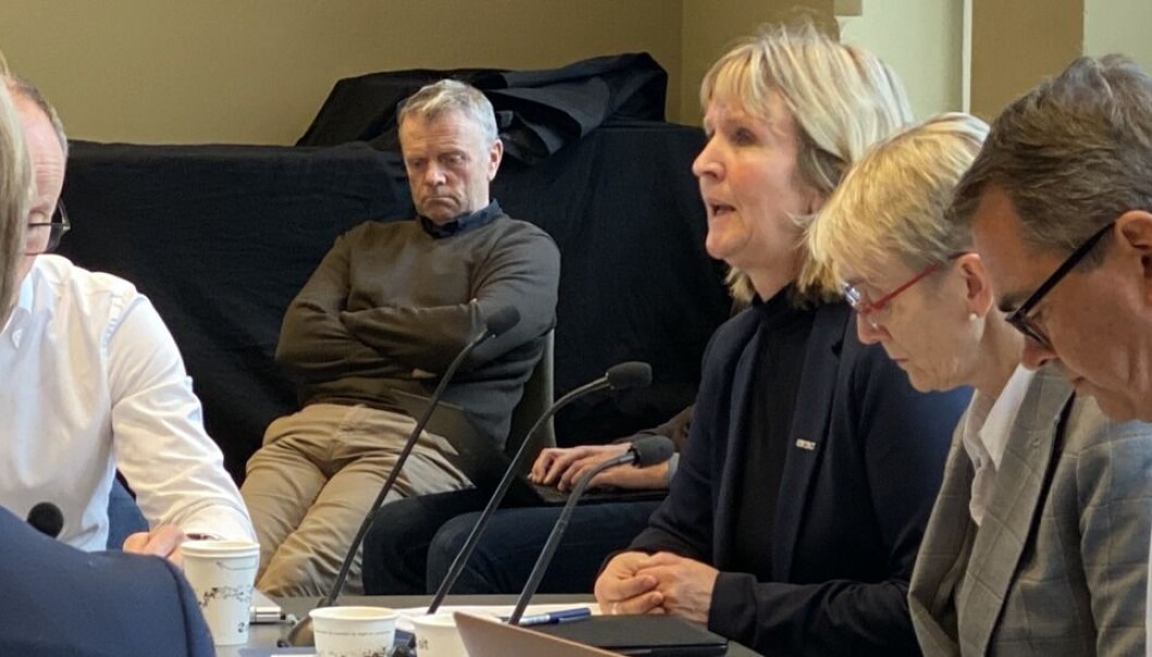 IHS-professor Hans Otto Frøland må konstatere at styret vedtok forslaget Ida Munkeby og Anne Borg la fram om oppslitting av instituttet. IHS-professor Hans Otto Frøland må konstatere at styret vedtok forslaget Ida Munkeby og Anne Borg la fram om oppslitting av instituttet.