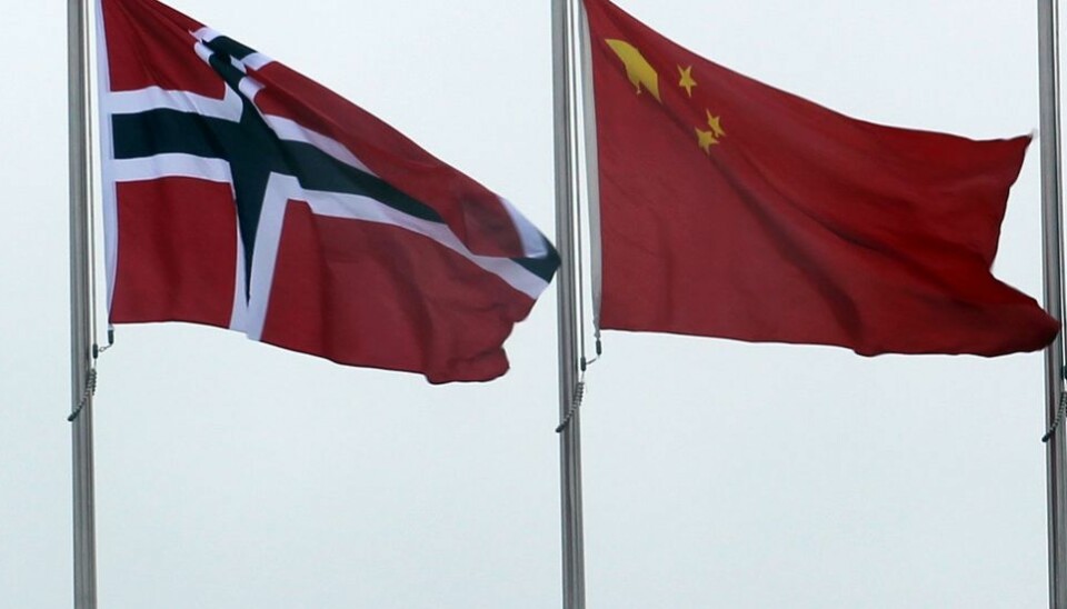 Illustrasjonsfoto: Norges og Kinas flagg veier side om side på Norges dag i verdensutstillingen i Shanghai i 2010.