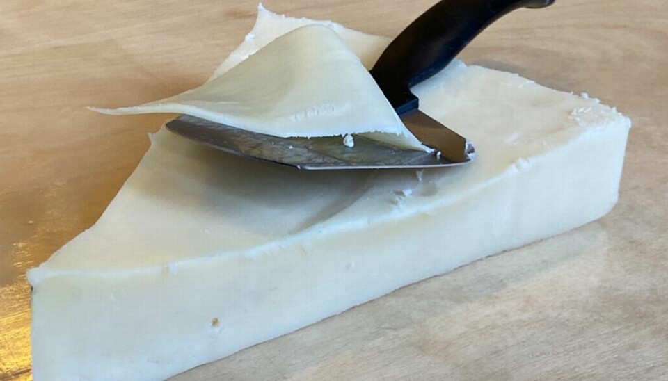 En ostehøvel passer best til å høvle ost.