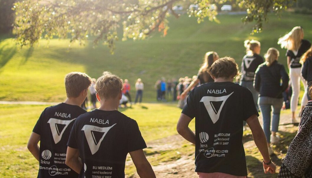 Faddere fra linjeforening Nabla i 2019 på vei til fadderarrangement i Høyskoleparken.