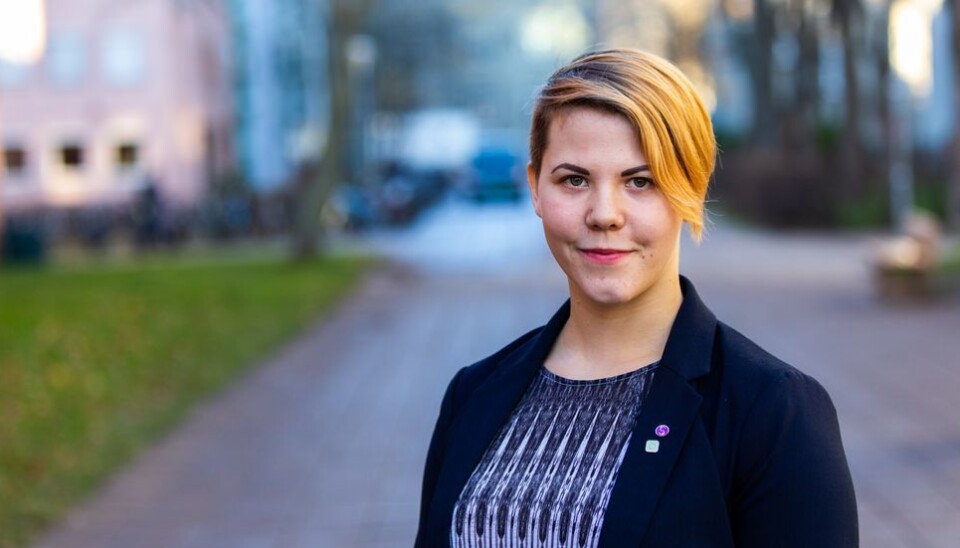 Førelesarane er, så vidt eg veit, òg menneske. Dei kan jo òg verte anstrengde og engstelege, eller rett og slett ikkje ynskjer alt dei seier i ei førelesing lagra på video,