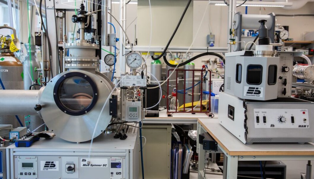 En «suction caster» og en «melt spinner»: To maskinene ved NTNUs Institutt for materialteknologi som iranske forskere lov å bruke. Bakgrunnen er mistanker om spionasje. - Vi svikter vår rolle som et sted for kritisk refleksjon og deling av kunnskap og dialog hvis vi kun er opptatt av potensielle trusler, skriver Gunnhild Hoeggen Gjørv i denne ytringen. En «suction caster» og en «melt spinner»: To maskinene ved NTNUs Institutt for materialteknologi som iranske forskere lov å bruke. Bakgrunnen er mistanker om spionasje. - Vi svikter vår rolle som et sted for kritisk refleksjon og deling av kunnskap og dialog hvis vi kun er opptatt av potensielle trusler, skriver Gunnhild Hoeggen Gjørv i denne ytringen.