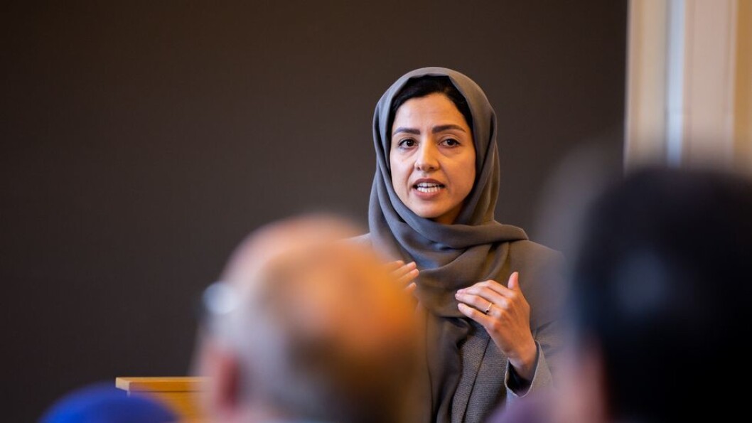 Her disputerer Hamideh Kaffash: - Fra morgen til kveld var denne dagen en av de beste dagene i livet mitt, sier hun. Her disputerer Hamideh Kaffash: - Fra morgen til kveld var denne dagen en av de beste dagene i livet mitt, sier hun.