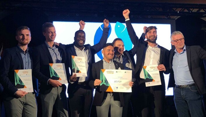 Så jublende glade over å være europamestere: Henrik Emblem-Lund, Adrian Sørmoen, Sebastian Ness, Nicolas Sperre, Simen Sæther, Max F. Kipperberg og hovedjuryleder Bård Strandheim fra Innovasjon Norge. Så jublende glade over å være europamestere: Henrik Emblem-Lund, Adrian Sørmoen, Sebastian Ness, Nicolas Sperre, Simen Sæther, Max F. Kipperberg og hovedjuryleder Bård Strandheim fra Innovasjon Norge.