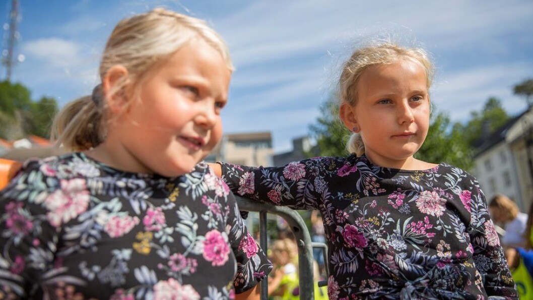 Kanskje ble en liten forskerspire plantet. Emma Charlotte og Sara Elise ønsker i hvert fall å forske på steiner og hva de heter. Kanskje ble en liten forskerspire plantet. Emma Charlotte og Sara Elise ønsker i hvert fall å forske på steiner og hva de heter.