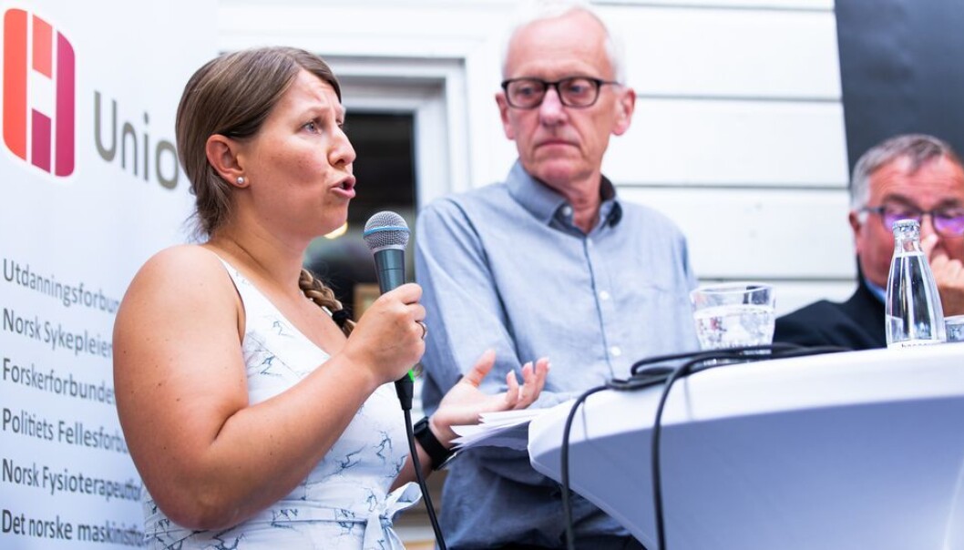 Unio, her representert ved forhandlingsleder og leder av Forskerforbundet, Guro Elisabeth Lind, har sendt ut varsel om plassoppsigelse. Unio, her representert ved forhandlingsleder og leder av Forskerforbundet, Guro Elisabeth Lind, har sendt ut varsel om plassoppsigelse.