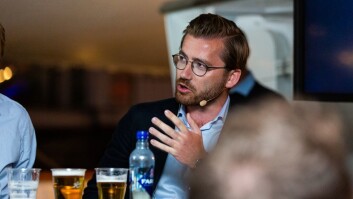 - Du skal ha en viss armlengdes avstand mellom politikerne og universitetene, sa Venstres Sveinung Rotevatn under debatten. - Du skal ha en viss armlengdes avstand mellom politikerne og universitetene, sa Venstres Sveinung Rotevatn under debatten.