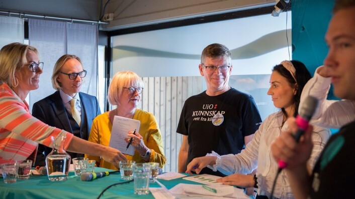 Arendalsuka. Debatt om praksis. Cecilia Flatum, Morten Irgens, Berit Rokne, Svein Stølen, Marte Øien. Arendalsuka. Debatt om praksis. Cecilia Flatum, Morten Irgens, Berit Rokne, Svein Stølen, Marte Øien.