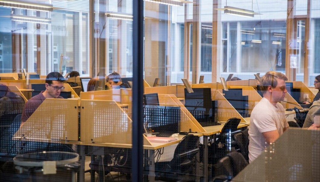 Eir Akerhaug har søkt om tilrettelagt lesesalsplass grunnet funksjonsnedsettelse. Svaret er at hun blir tilbudt ordinær mastersal (illustrasjonsfoto). Eir Akerhaug har søkt om tilrettelagt lesesalsplass grunnet funksjonsnedsettelse. Svaret er at hun blir tilbudt ordinær mastersal (illustrasjonsfoto).