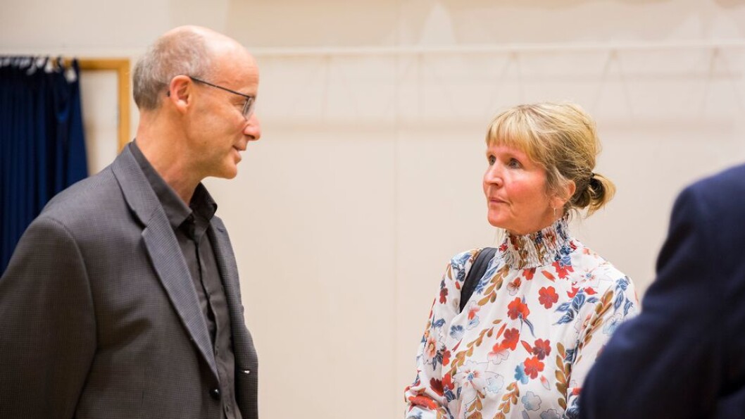 Organisasjonsdirektør Ida Munkeby sier det er snakk om er snakk om blant annet faglig, organisatorisk og kulturell uenighet ved Institutt for historiske studier. Her med instuttleder Magne Flaten etter møtet med de ansatte torsdag. Organisasjonsdirektør Ida Munkeby sier det er snakk om er snakk om blant annet faglig, organisatorisk og kulturell uenighet ved Institutt for historiske studier. Her med instuttleder Magne Flaten etter møtet med de ansatte torsdag.