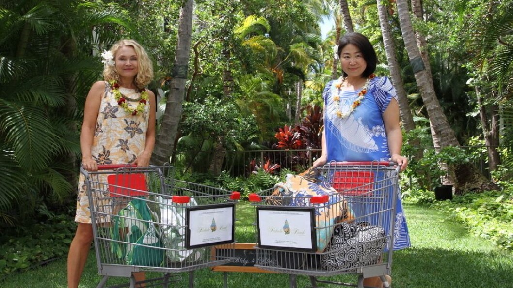 Hawaiierne praktiserer defensiv gåing. Dette viser seg blant annet tydelig på supermarkeder om to handlevogner styrer i retning hverandre, skriver Annjo Klungervik Greenall (t.v.). Hawaiierne praktiserer defensiv gåing. Dette viser seg blant annet tydelig på supermarkeder om to handlevogner styrer i retning hverandre, skriver Annjo Klungervik Greenall (t.v.).