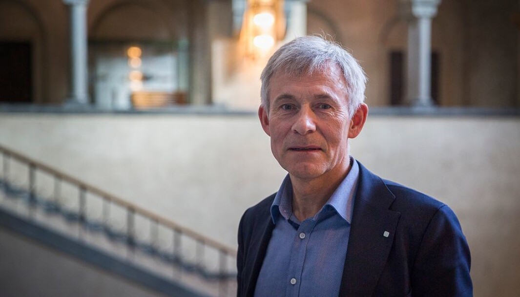 - Jeg mener ansettelse av ledere generelt gir bedre ledere enn valgte ledere, sier Olav Bolland. - Jeg mener ansettelse av ledere generelt gir bedre ledere enn valgte ledere, sier Olav Bolland.