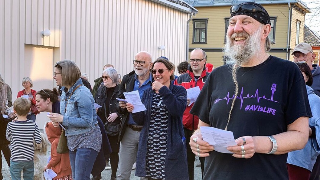 Arkitektprofessor Dag Kittang og kunsthistoriker Margrethe Stang (i bakgrunnen) møtte opp for å formidle at de vil ha bevaring av Grensen. Arkitektprofessor Dag Kittang og kunsthistoriker Margrethe Stang (i bakgrunnen) møtte opp for å formidle at de vil ha bevaring av Grensen.