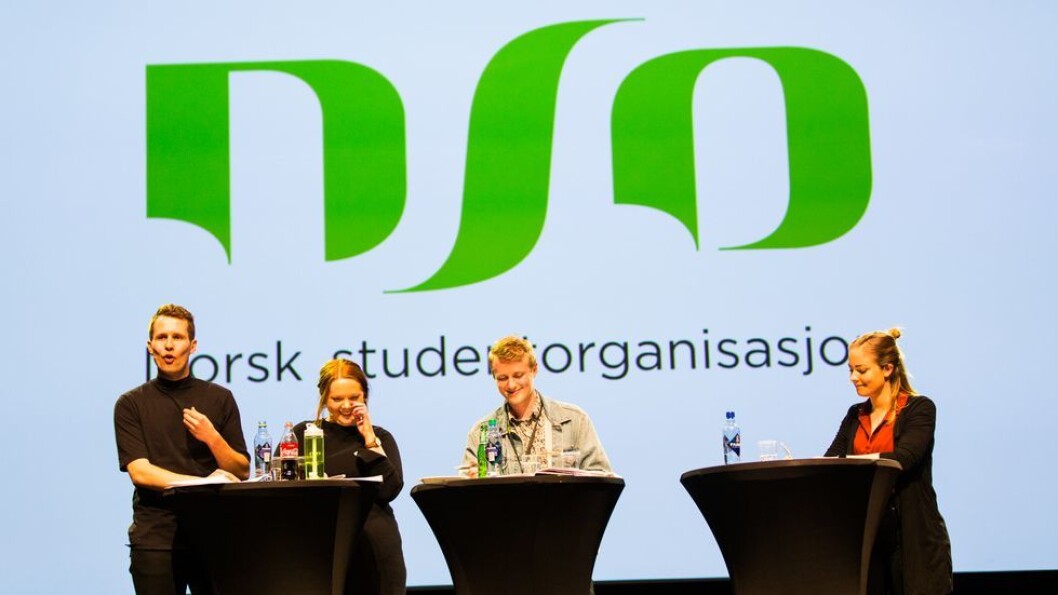 NSOs landsmøte ble sparket igang med lederdebatt fredag. F.v. kandidatene Kai Steffen Østensen, Ida Austgulen og Håkon Randgaard Mikalsen, samt debattleder Julie Sørlie Paus-Knudsen. NSOs landsmøte ble sparket igang med lederdebatt fredag. F.v. kandidatene Kai Steffen Østensen, Ida Austgulen og Håkon Randgaard Mikalsen, samt debattleder Julie Sørlie Paus-Knudsen.