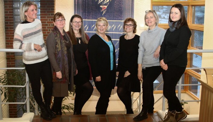 Det nytter. Et eget professorprogram ved Nord universitet økte andelen kvinnelige professorer fra 28 til 45 prosent: Fra venstre professor Marit Sundet, professor Elisabet C. Ljunggren, dekan og professor Hanne Thommesen, professor Berit Skorstad, professor Lisbeth Molandstø, professor Gry Brandser og professor Janne Breimo, Fakultet for samfunnsvitenskap, Nord universitet (arkvibilde fra 2016) Det nytter. Et eget professorprogram ved Nord universitet økte andelen kvinnelige professorer fra 28 til 45 prosent: Fra venstre professor Marit Sundet, professor Elisabet C. Ljunggren, dekan og professor Hanne Thommesen, professor Berit Skorstad, professor Lisbeth Molandstø, professor Gry Brandser og professor Janne Breimo, Fakultet for samfunnsvitenskap, Nord universitet (arkvibilde fra 2016)