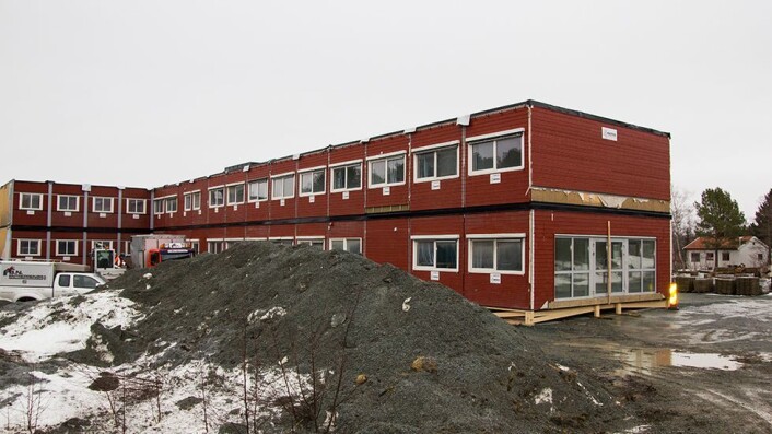 Fra paviljong til brakkerigg. Her skal de ansatte holde til i ett år. Da skal de flytte tilbake til de rehabiliterte paviljongene. Fra paviljong til brakkerigg. Her skal de ansatte holde til i ett år. Da skal de flytte tilbake til de rehabiliterte paviljongene.