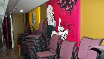Oljemaleriet til Knut Rose er borte og erstatttet med, ifølge kritikerne, et mindre interessant kunstverk. Oljemaleriet til Knut Rose er borte og erstatttet med, ifølge kritikerne, et mindre interessant kunstverk.